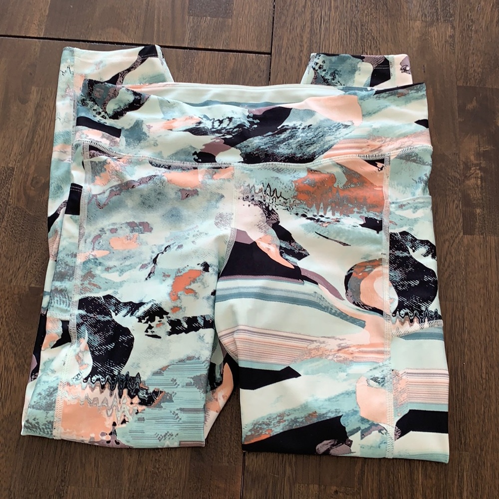 Under armor heat gear Capri leggings
